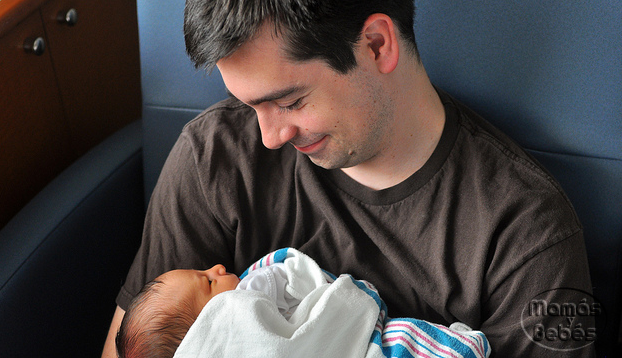 Apego entre papá y su bebé Apego entre el padre y su bebé